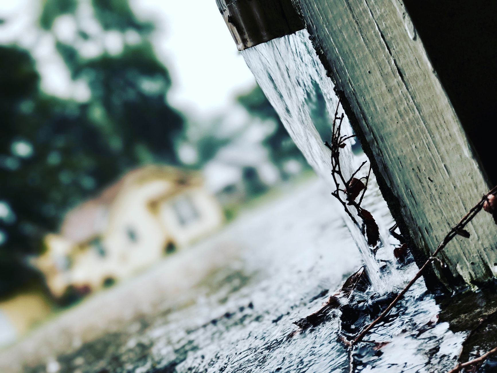 Seamless aluminum gutter installation, Beachwood OH