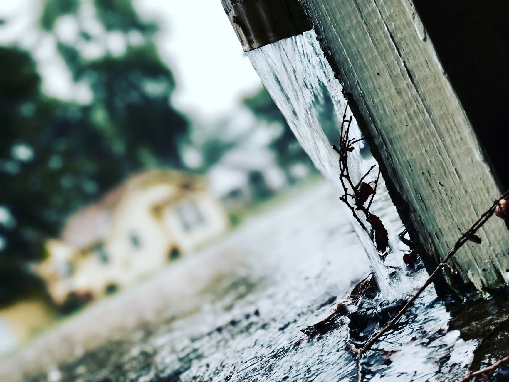 Seamless aluminum gutter installation, Beachwood OH
