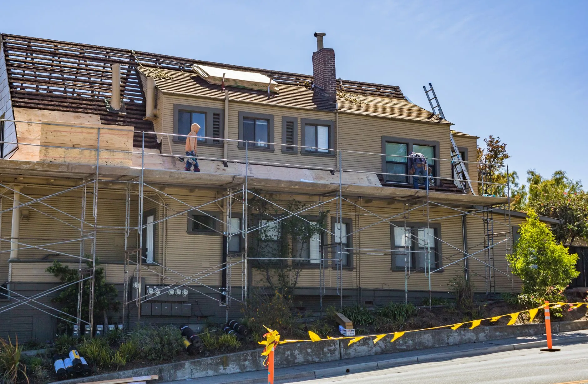 Full crew re-roof on a wraparound porch home, Brooklyn OH